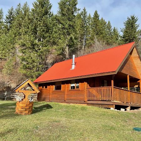 Camels Hump Guest Ranch Lumby Exterior photo